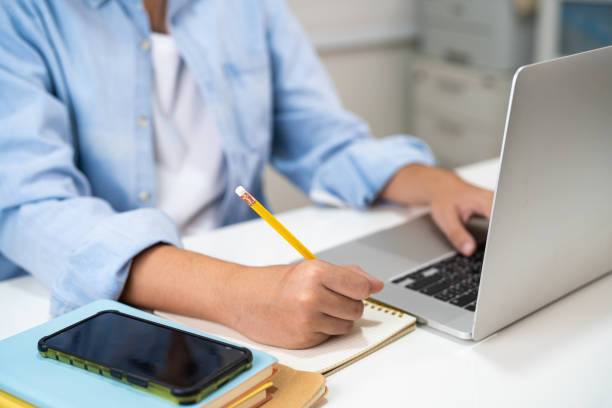 Scholarships To Apply For In November 2025